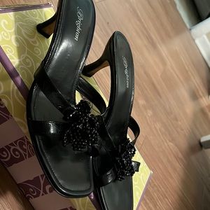 Tory black flower Brighton heel